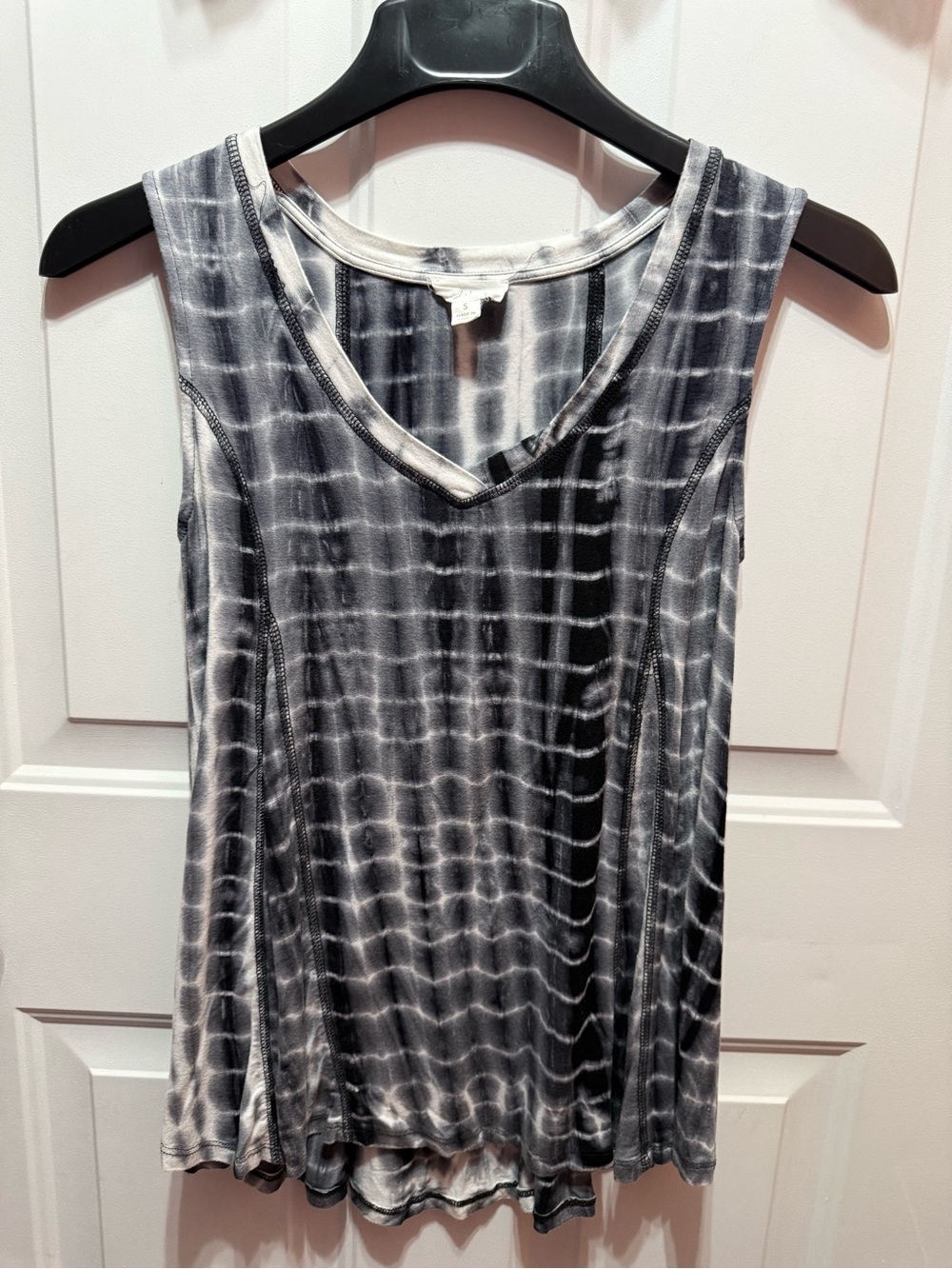Sleeveless V-Neck Tie-Dye Swing Tank Top - Black & White Size S